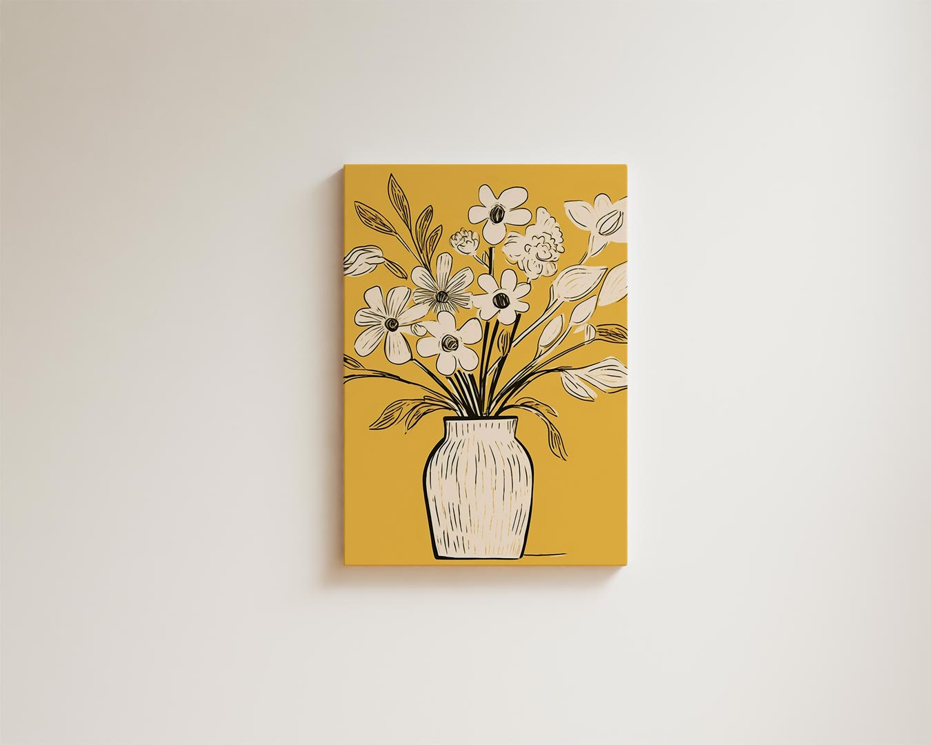 Vaas met bloemen op geel