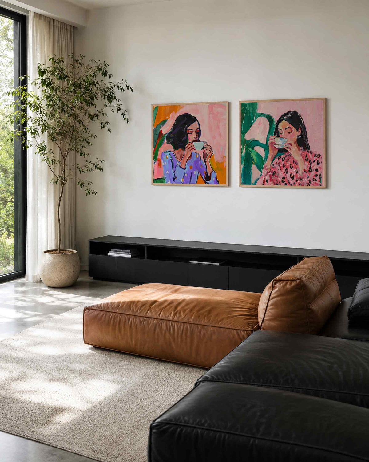 Interieurpresentatie van een tweedelige vierkante posterset met vrouwen met kopjes