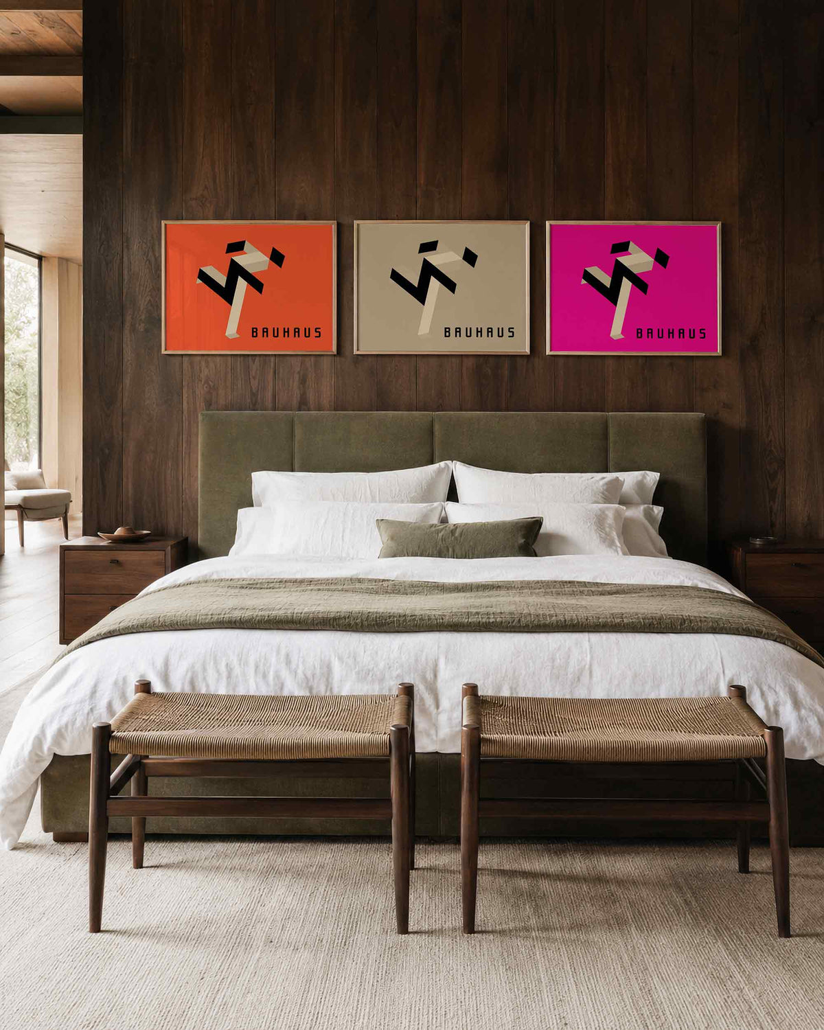 Interieurmockup van drieluik landscape-posterset met hoekige vorm in contrast