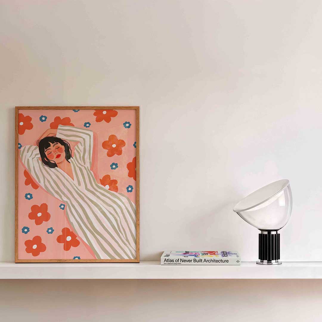 Vrouw in gestreepte jurk Poster
