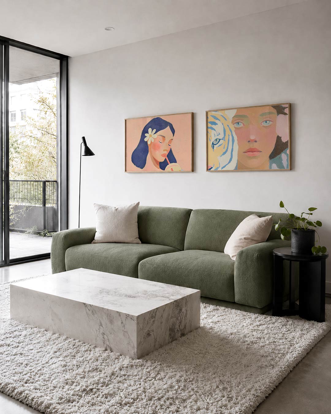 Tweedelige posterset met een vrouw met donkerblauw haar en een witte bloem, getoond in een interieur
