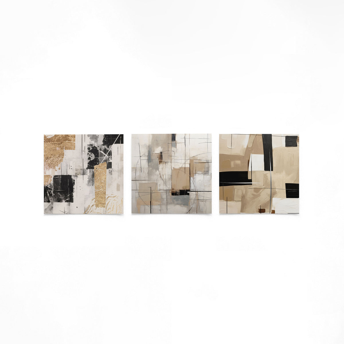 Drie vierkante posters met abstracte beige goud op een gebroken witte achtergrond