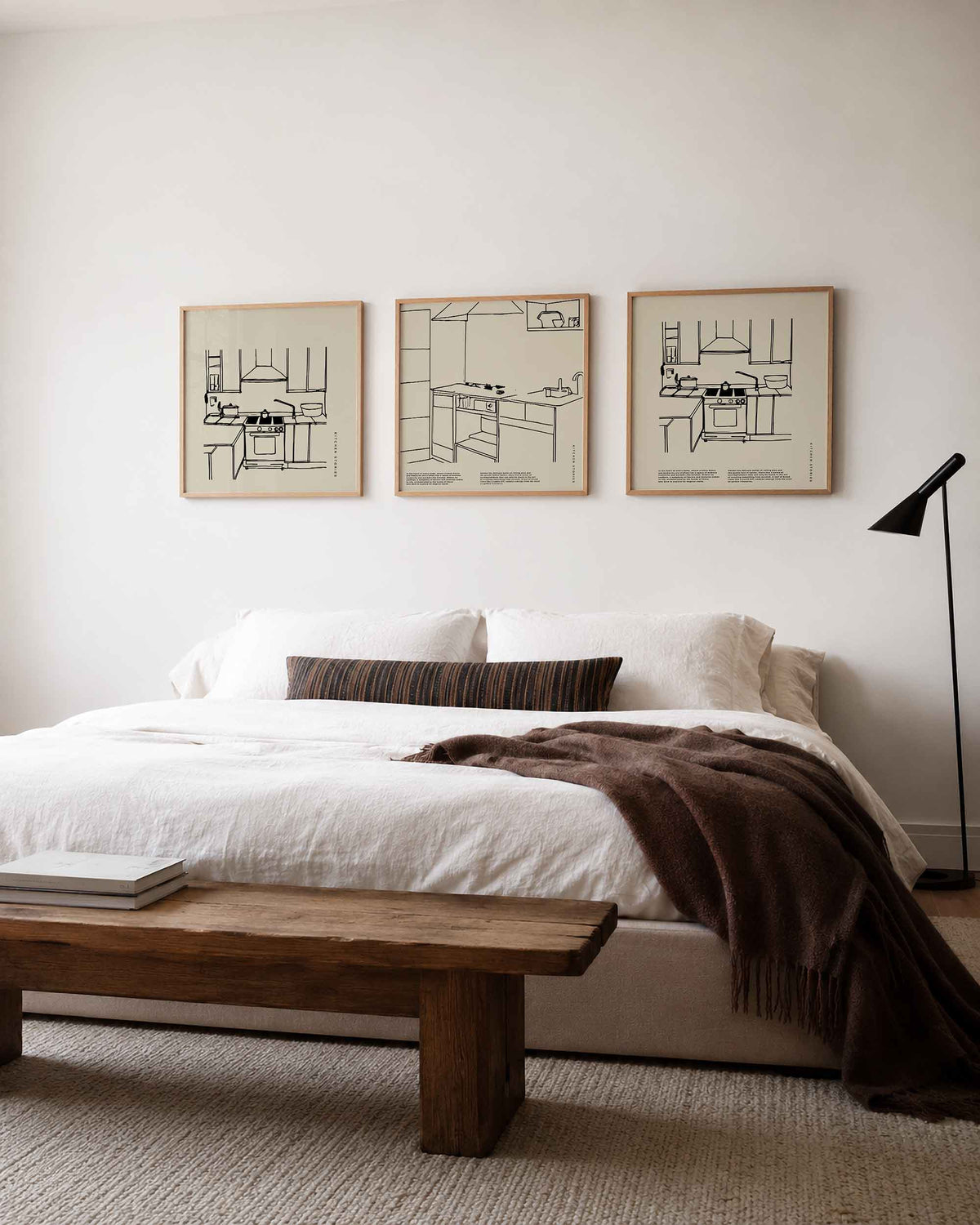Interieurpresentatie van een driedelige vierkante posterset met keuken illustraties
