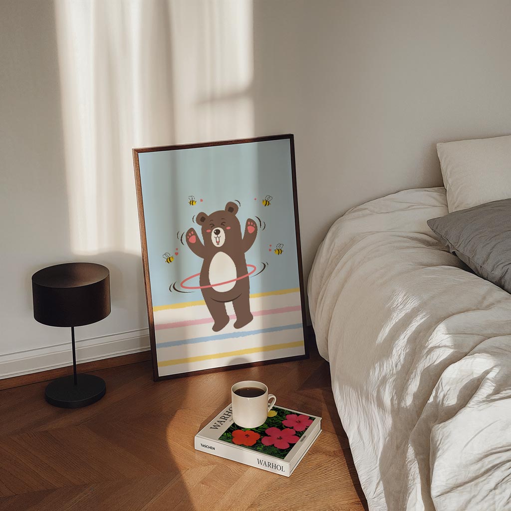 Vrolijke Hula Hoepende Beer Poster-WallArtistic