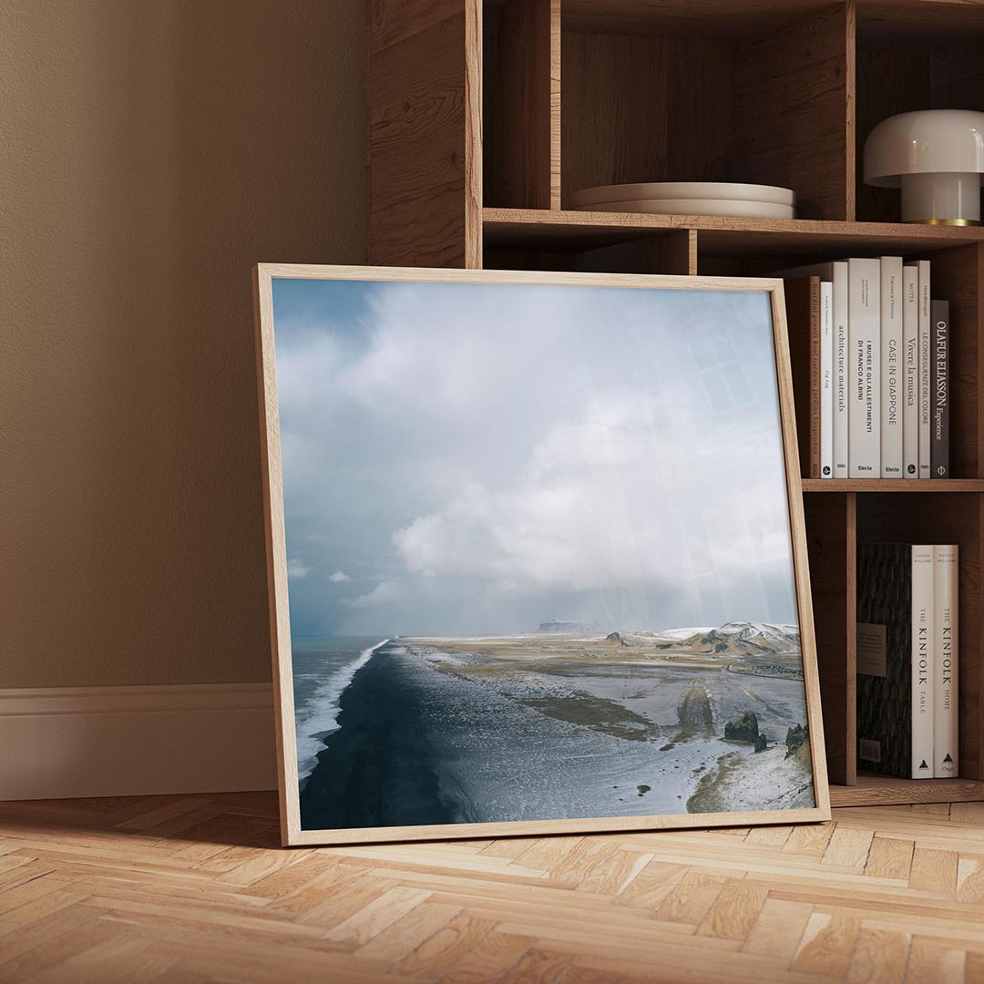 Kustlandschap met wolken Poster