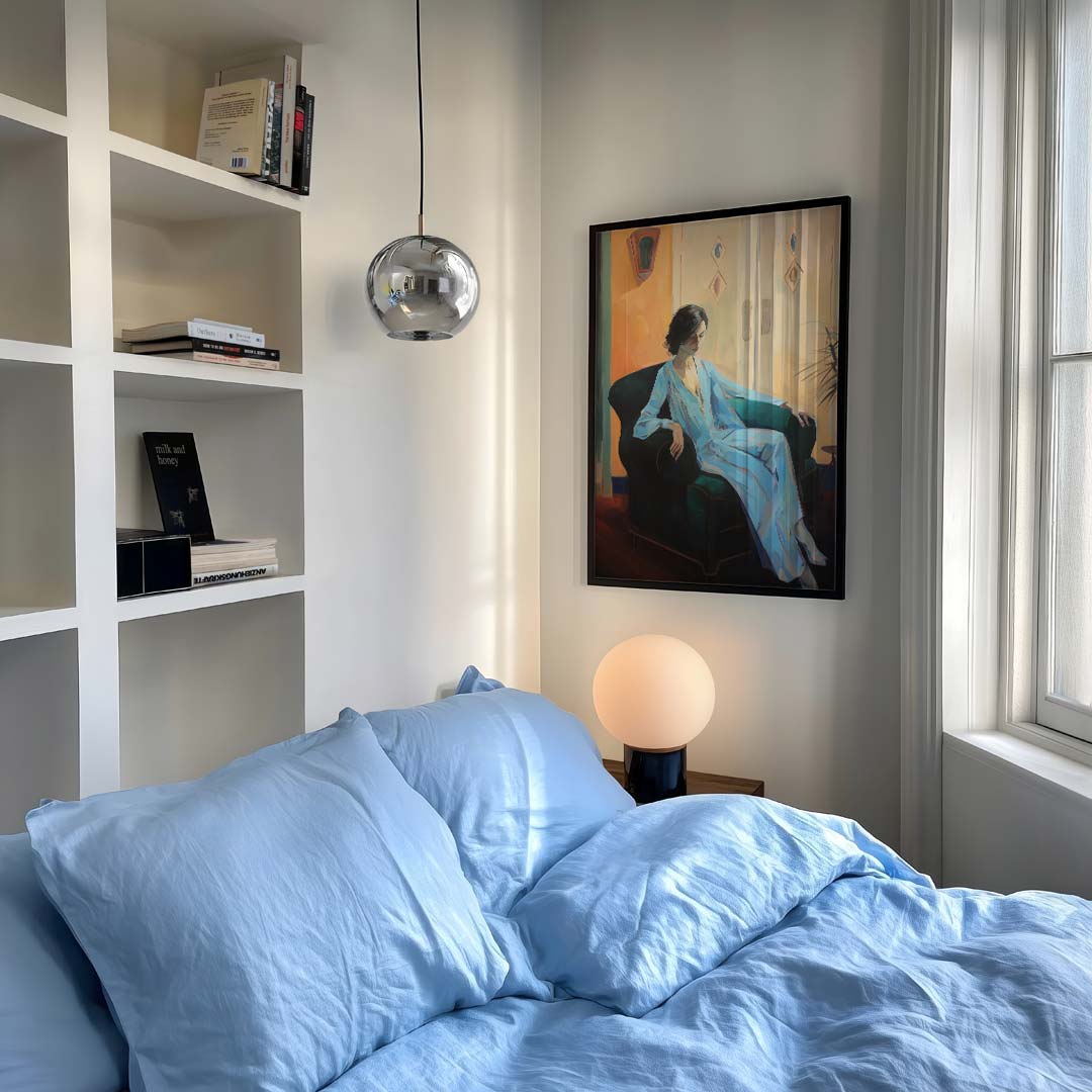 Ontspannen Elegantie Vrouwelijke Portretposter-WallArtistic