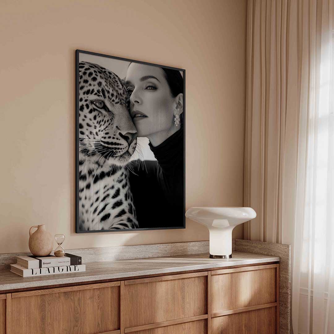 Vrouw en luipaard Poster