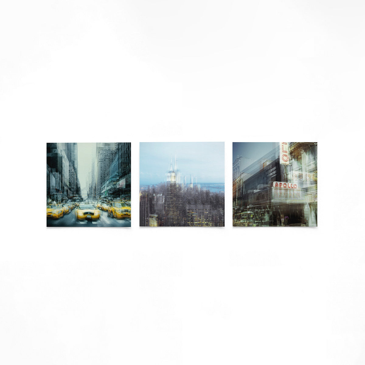 Productfoto van drie vierkante posters met stad in gelaagde beweging – Gerald Emming