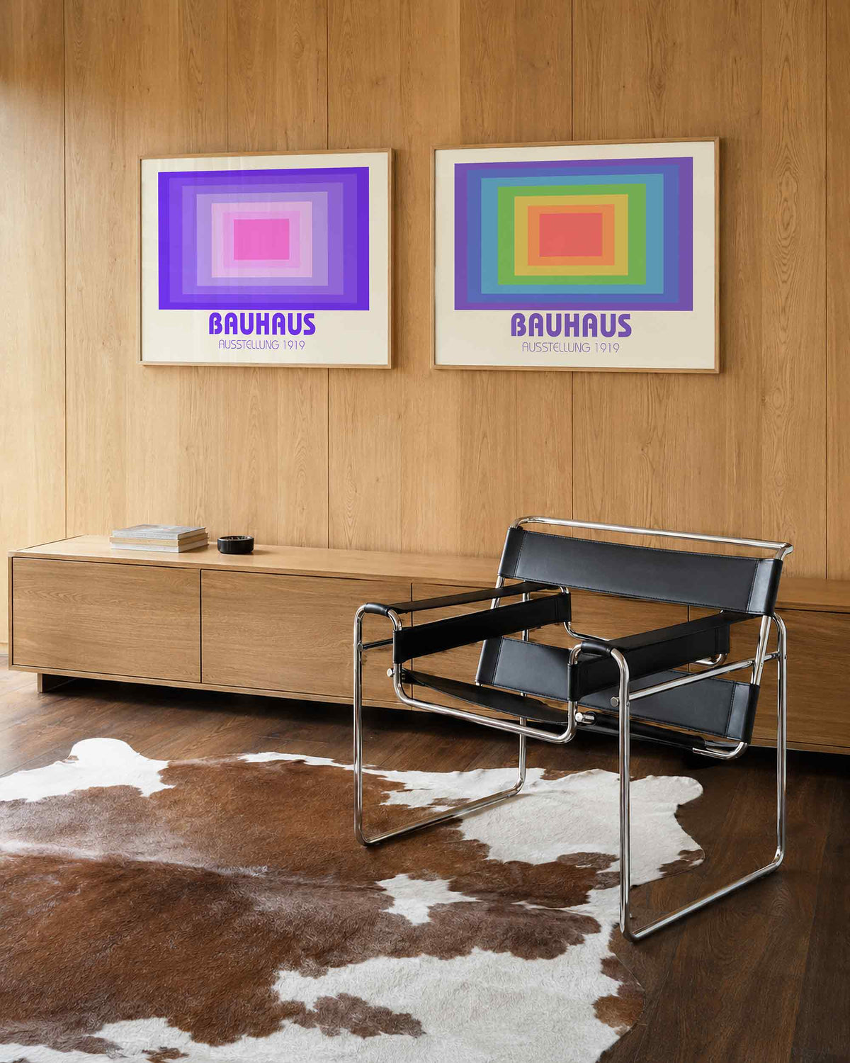 Interieurmockup van tweedelige landscape-posterset met gekleurde rechthoeklagen