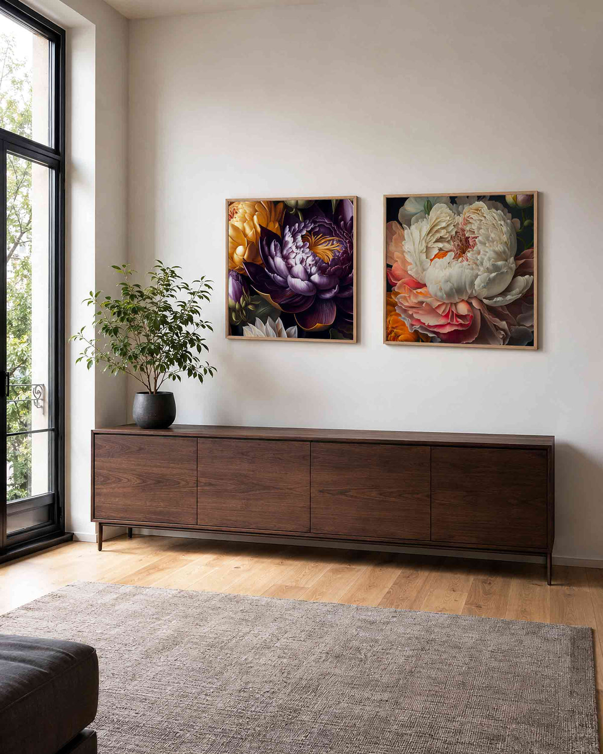 Interieurpresentatie van een tweedelige vierkante posterset met bloemclose ups
