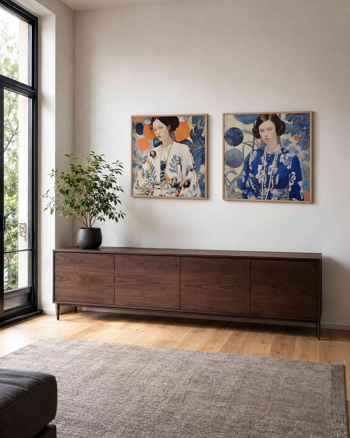 Interieurpresentatie van een tweedelige vierkante posterset met vrouwenportretten