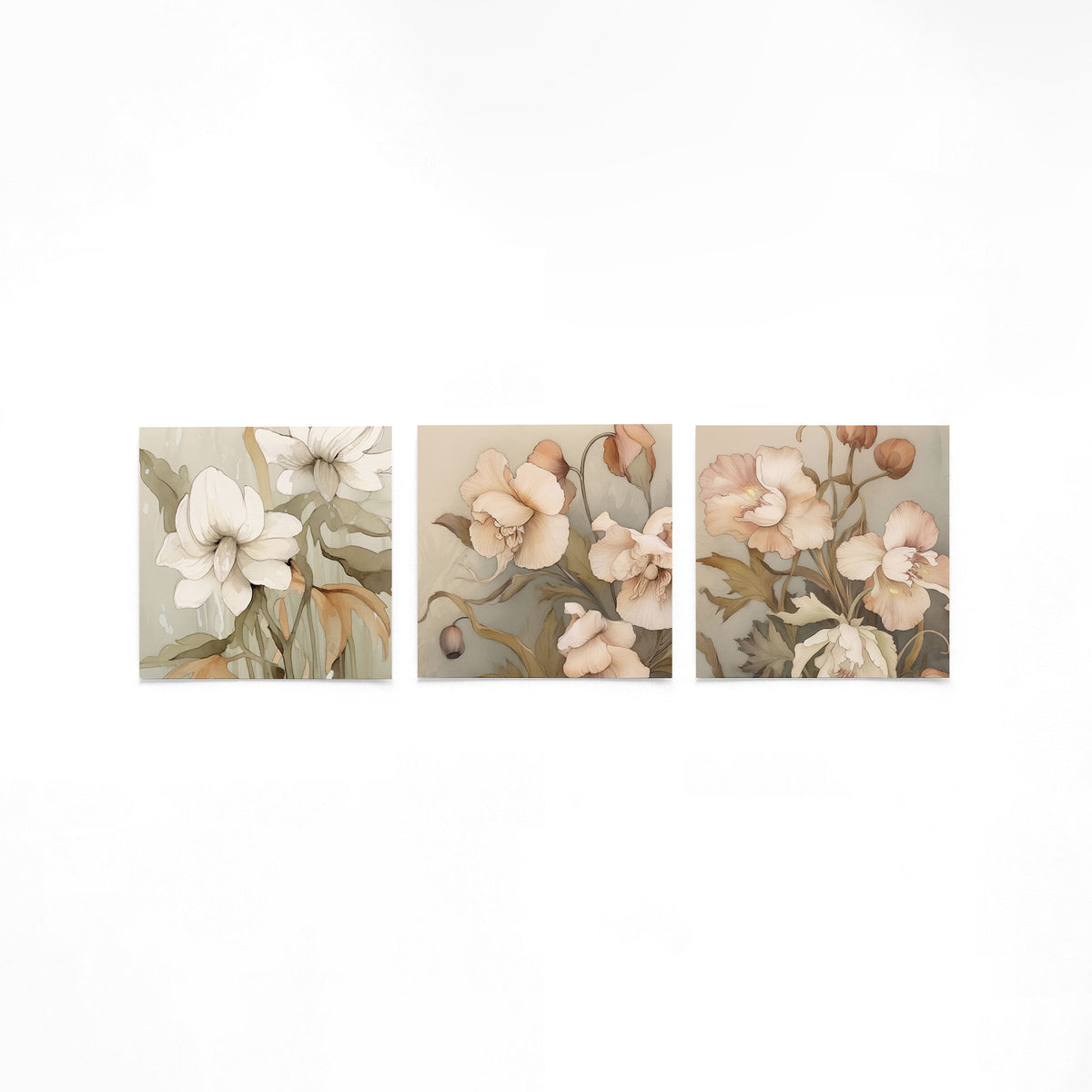 Drie vierkante posters met pastelkleurige bloemen op een gebroken witte achtergrond