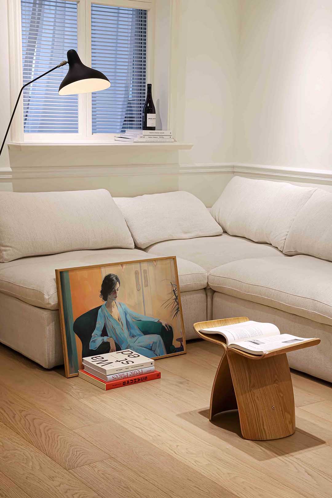 Vrouw in blauwe outfit Poster