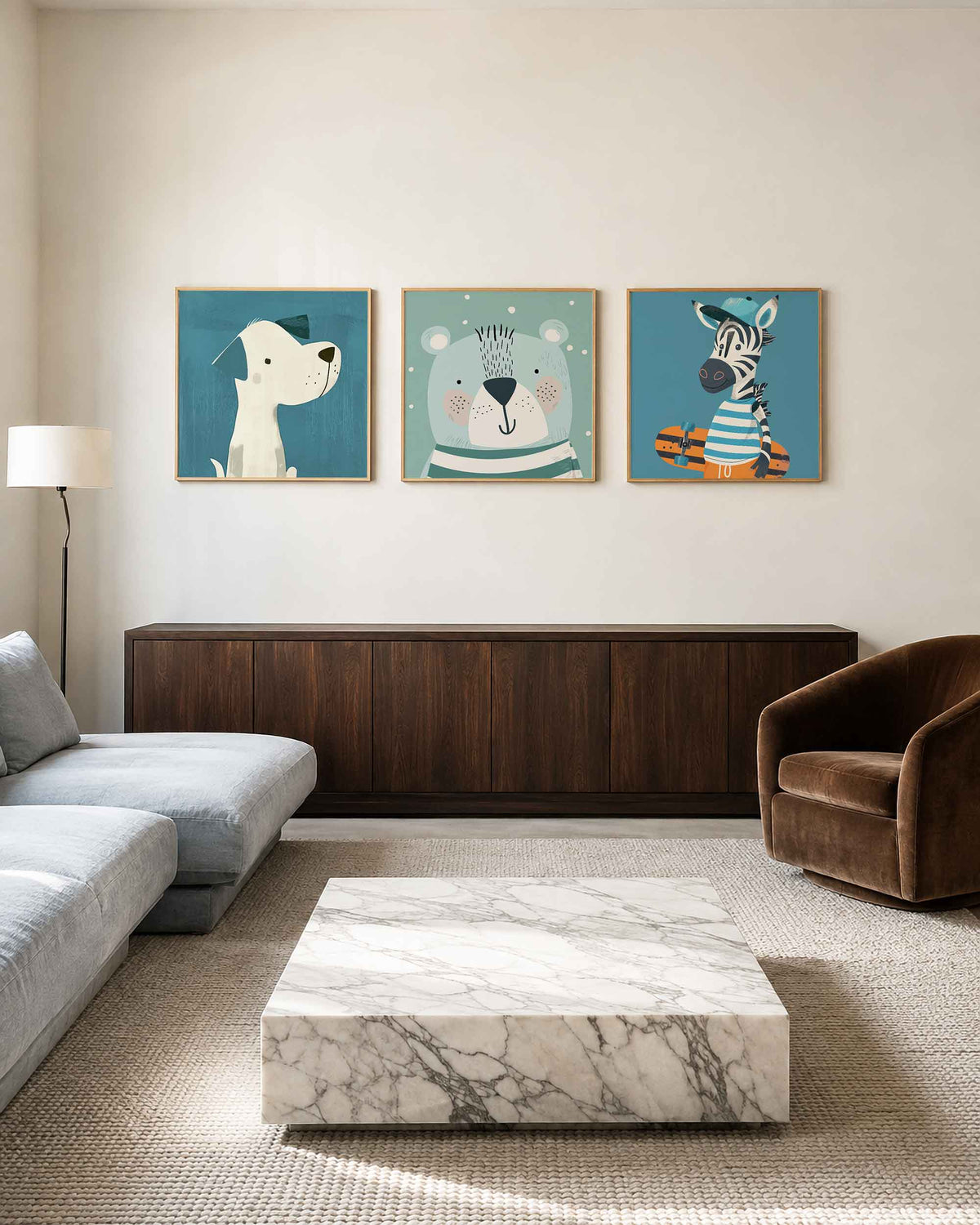 Interieurpresentatie van een driedelige vierkante posterset met dierenportretten