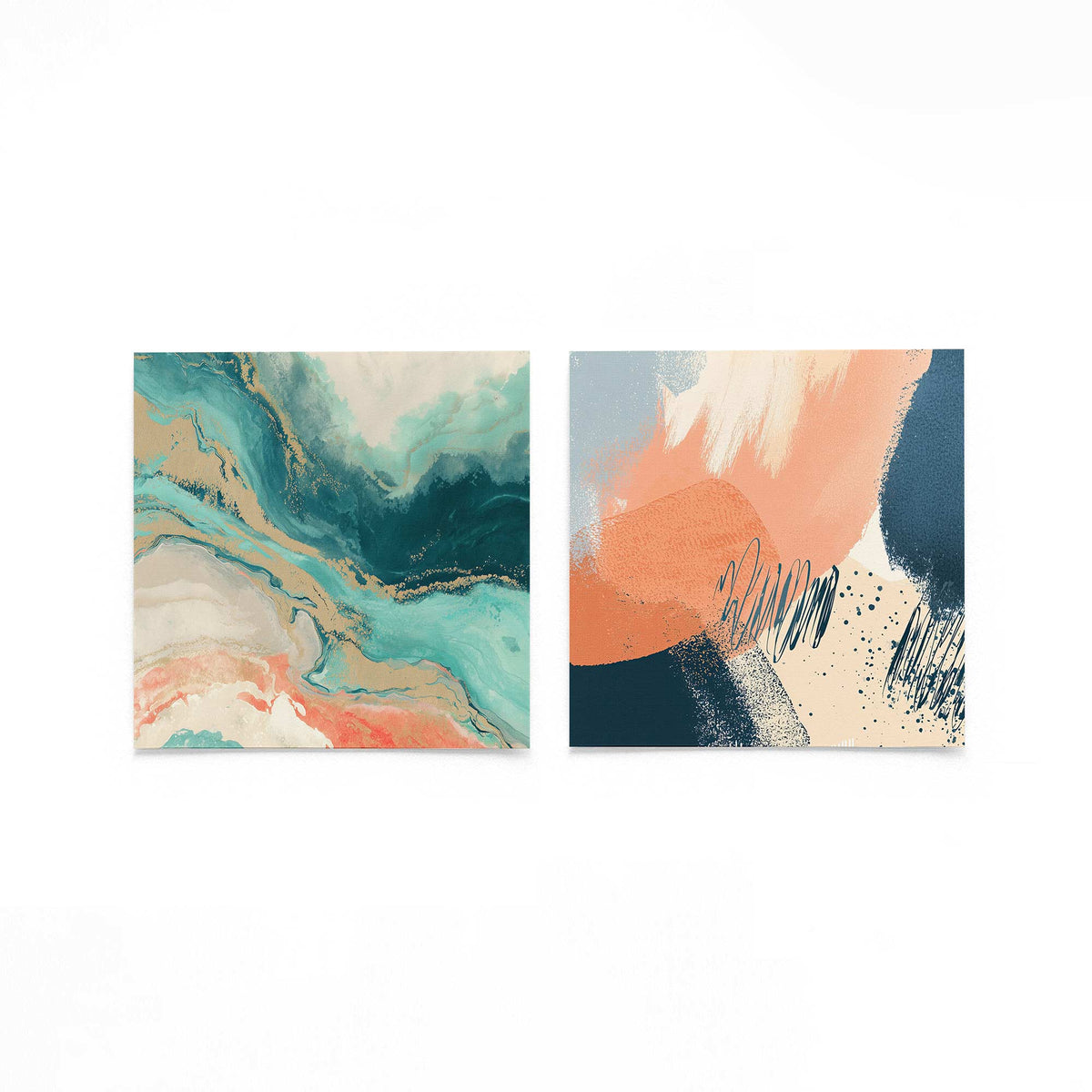 Twee vierkante posters met turquoise koraal op een gebroken witte achtergrond