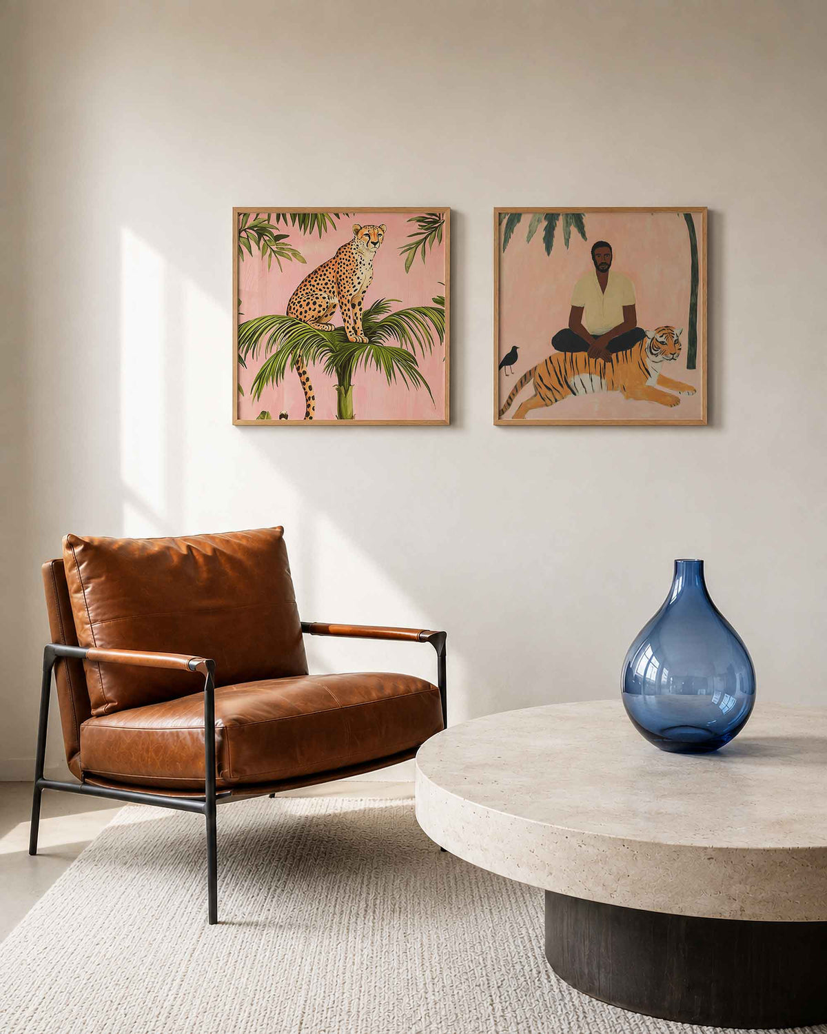 Interieurpresentatie van een tweedelige vierkante posterset met junglekatten