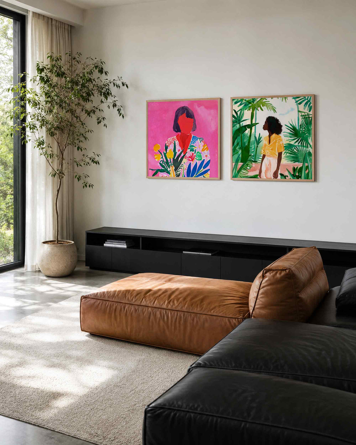Interieurpresentatie van een tweedelige vierkante posterset met vrouwenportretten