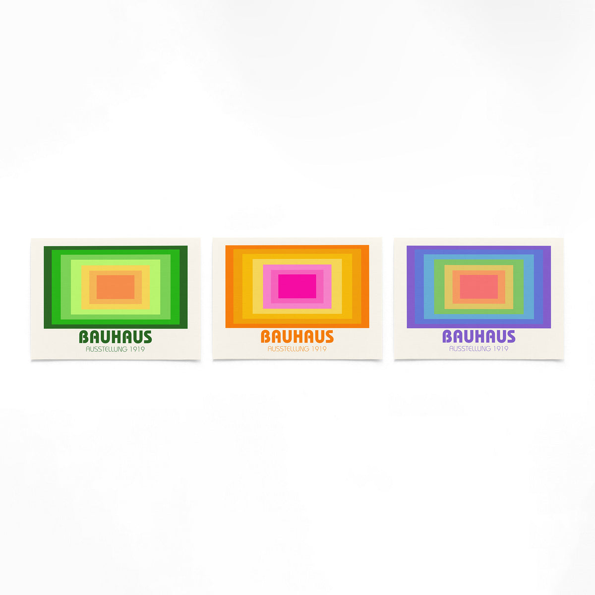 Drie landscape posters met gelaagde kleurvelden als vrijstaande productfoto