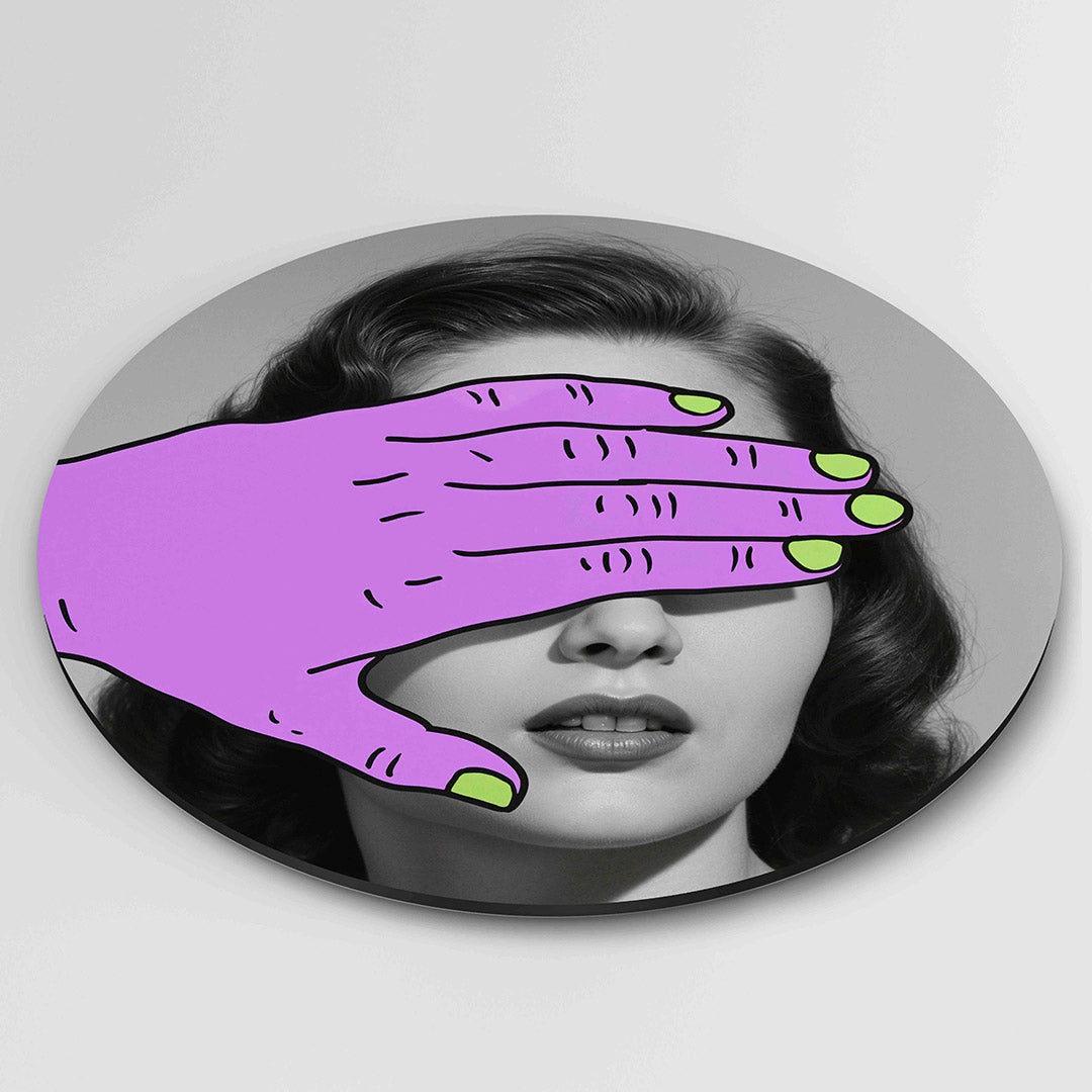 Vrouw met paarse hand Muurcirkel