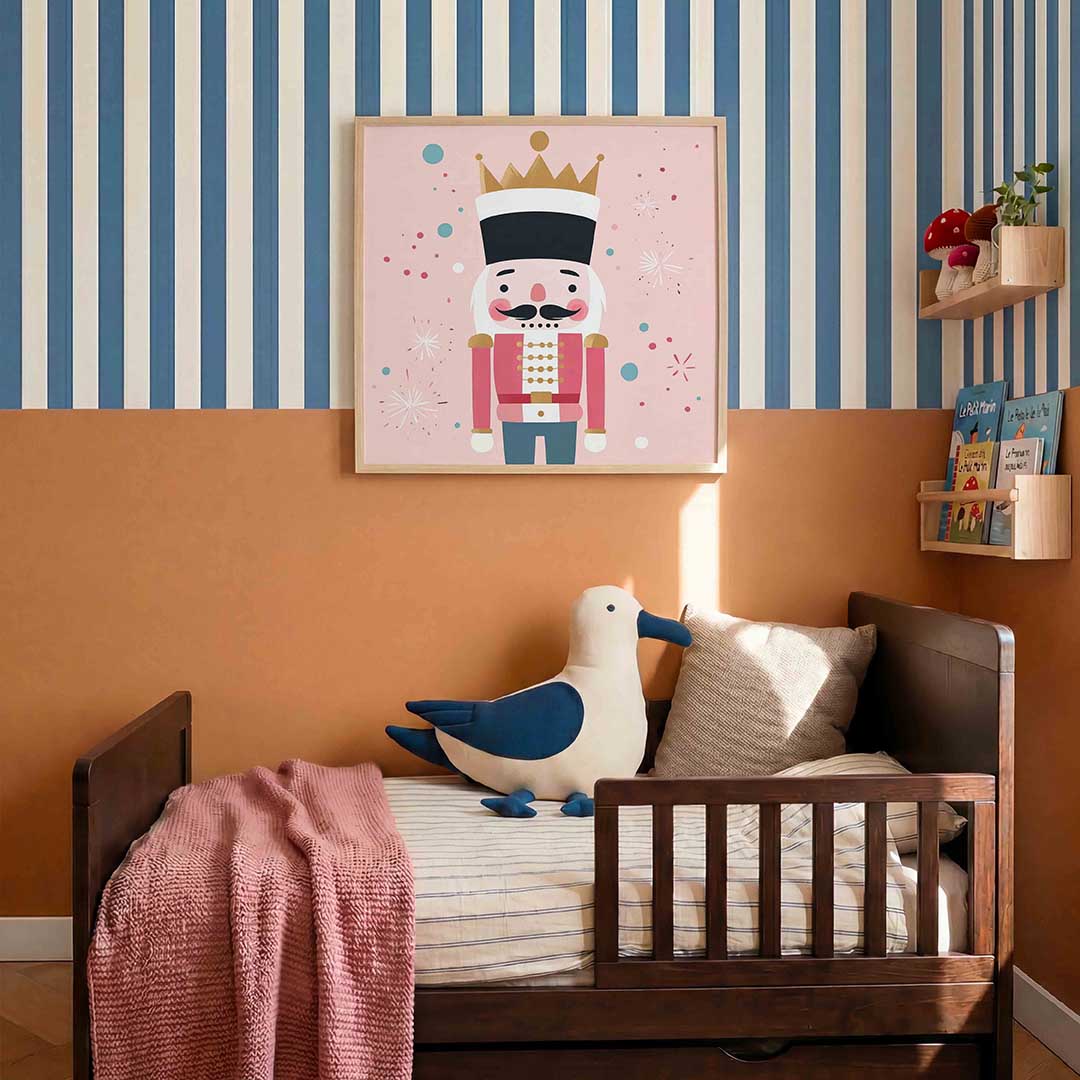 Notenkraakfiguur met kroon Poster