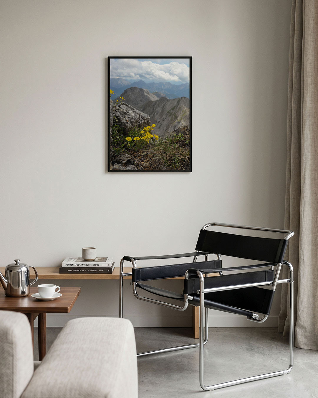 Berglandschap met bloemen Poster