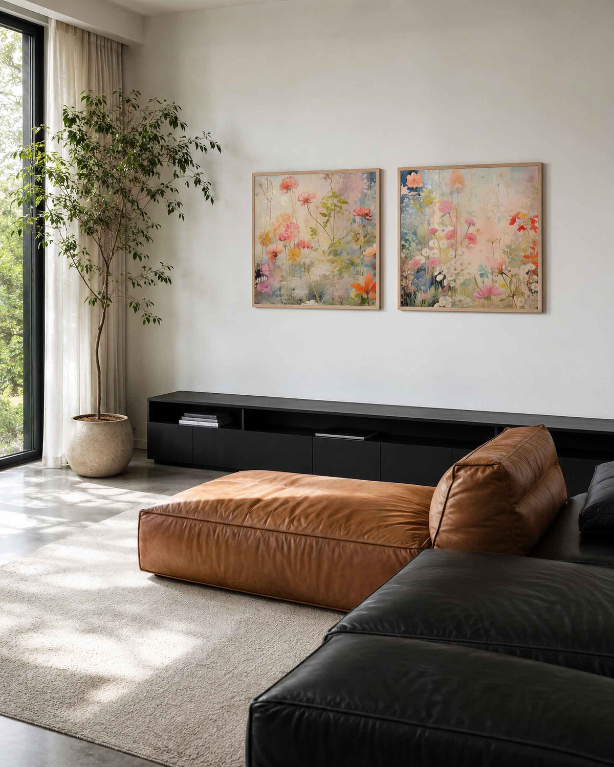 Interieurpresentatie van een tweedelige vierkante posterset met bloemenweide