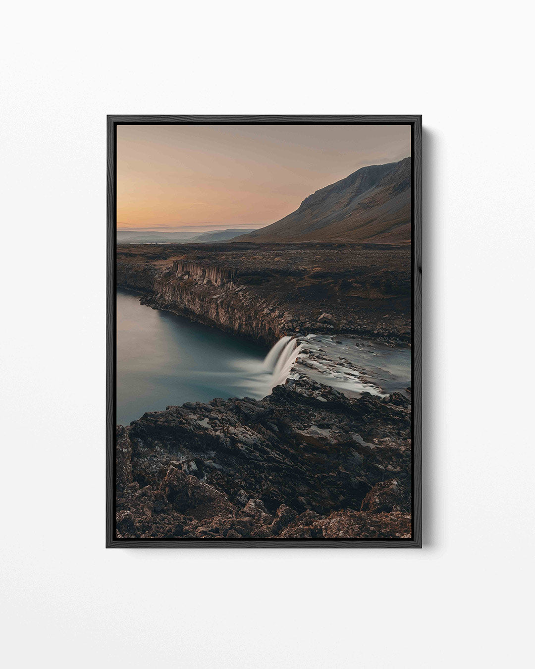 Rustige waterval landschap Kunstwerk