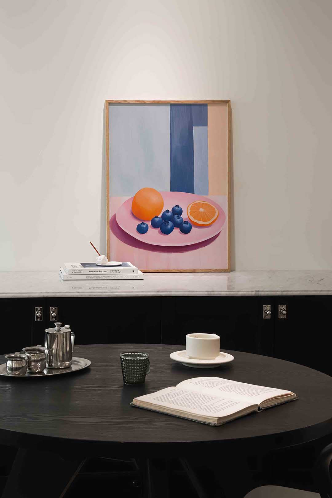 Fruit op roze bord Poster