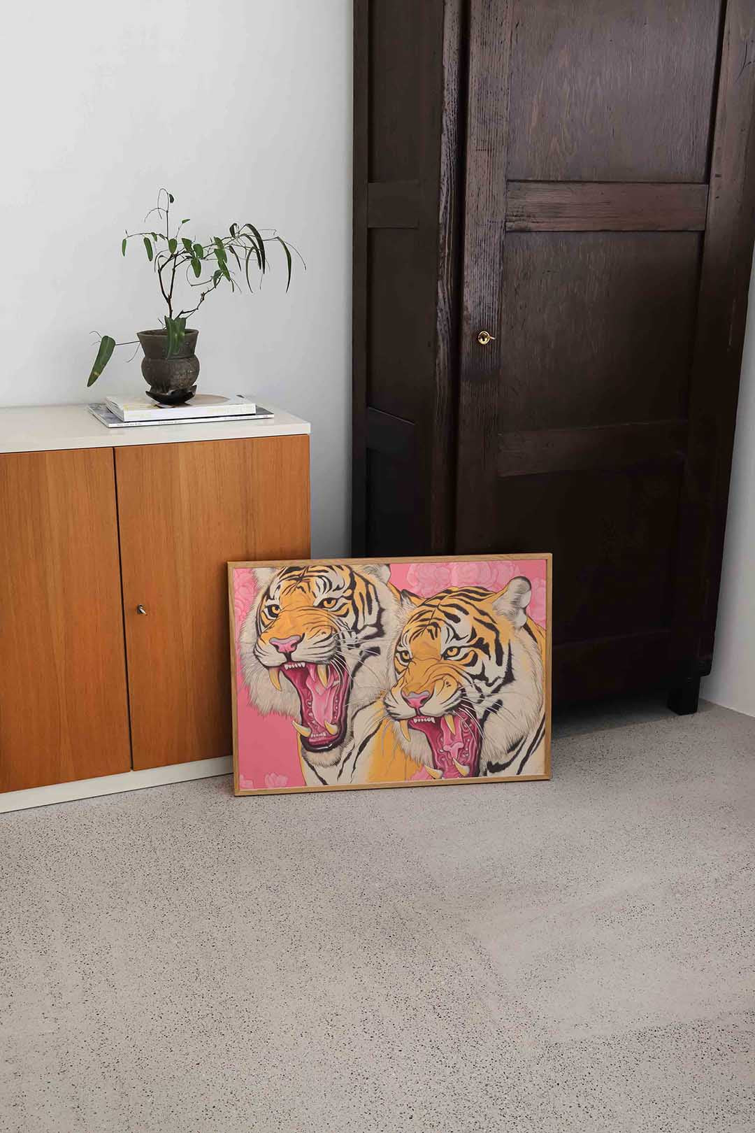 Twee tijgers op roze achtergrond Poster