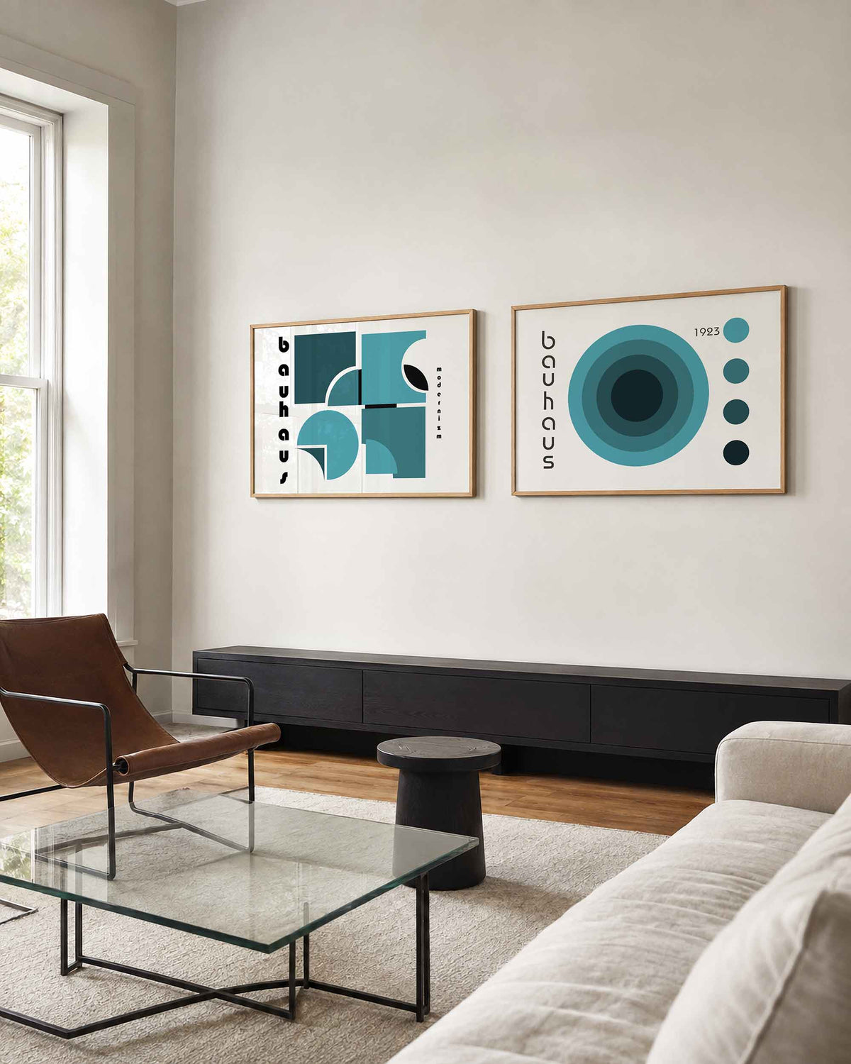Interieurmockup van tweedelige landscape-posterset met turquoise cirkels en vlakken
