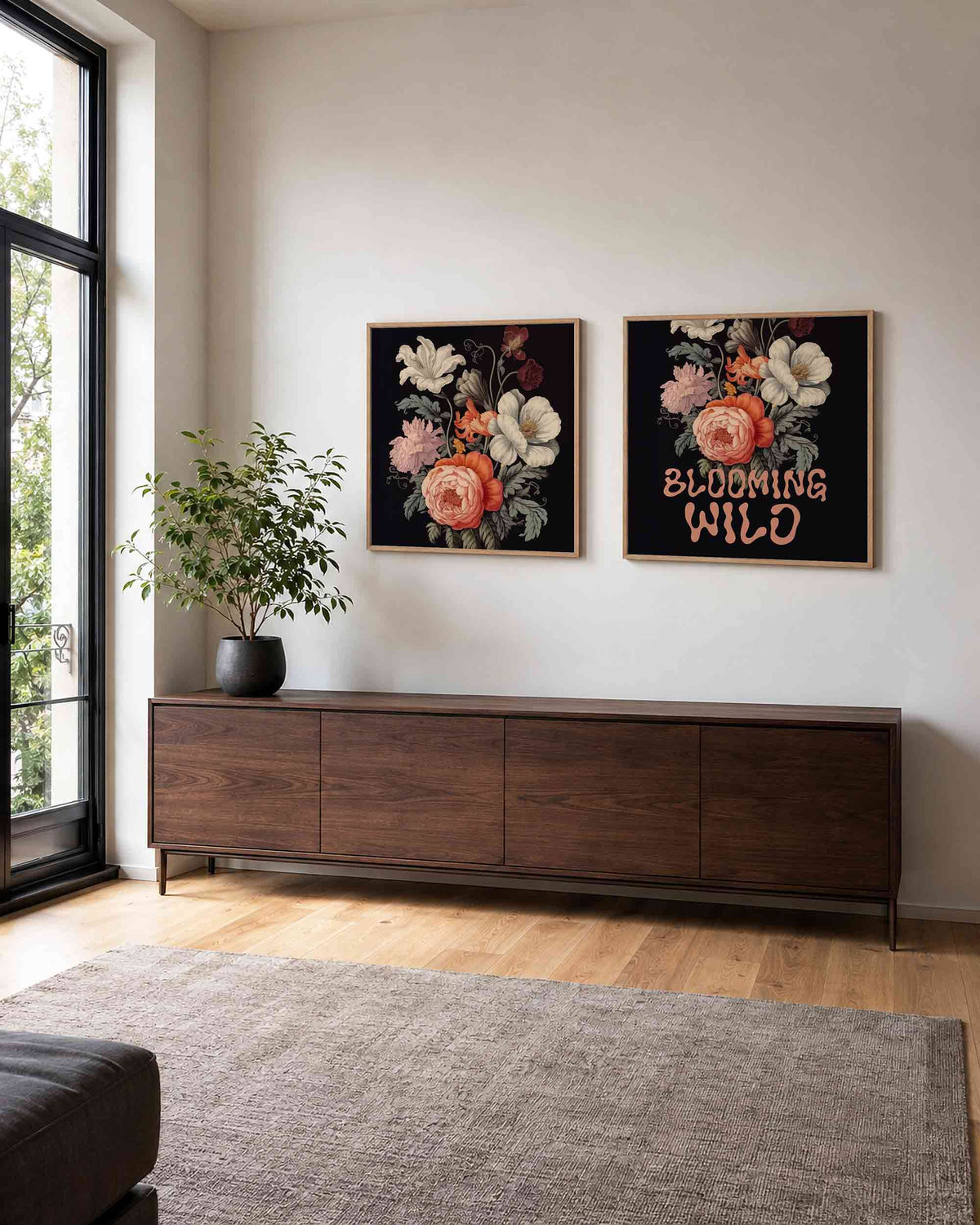 Interieurpresentatie van een tweedelige vierkante posterset met bloemen en tekst