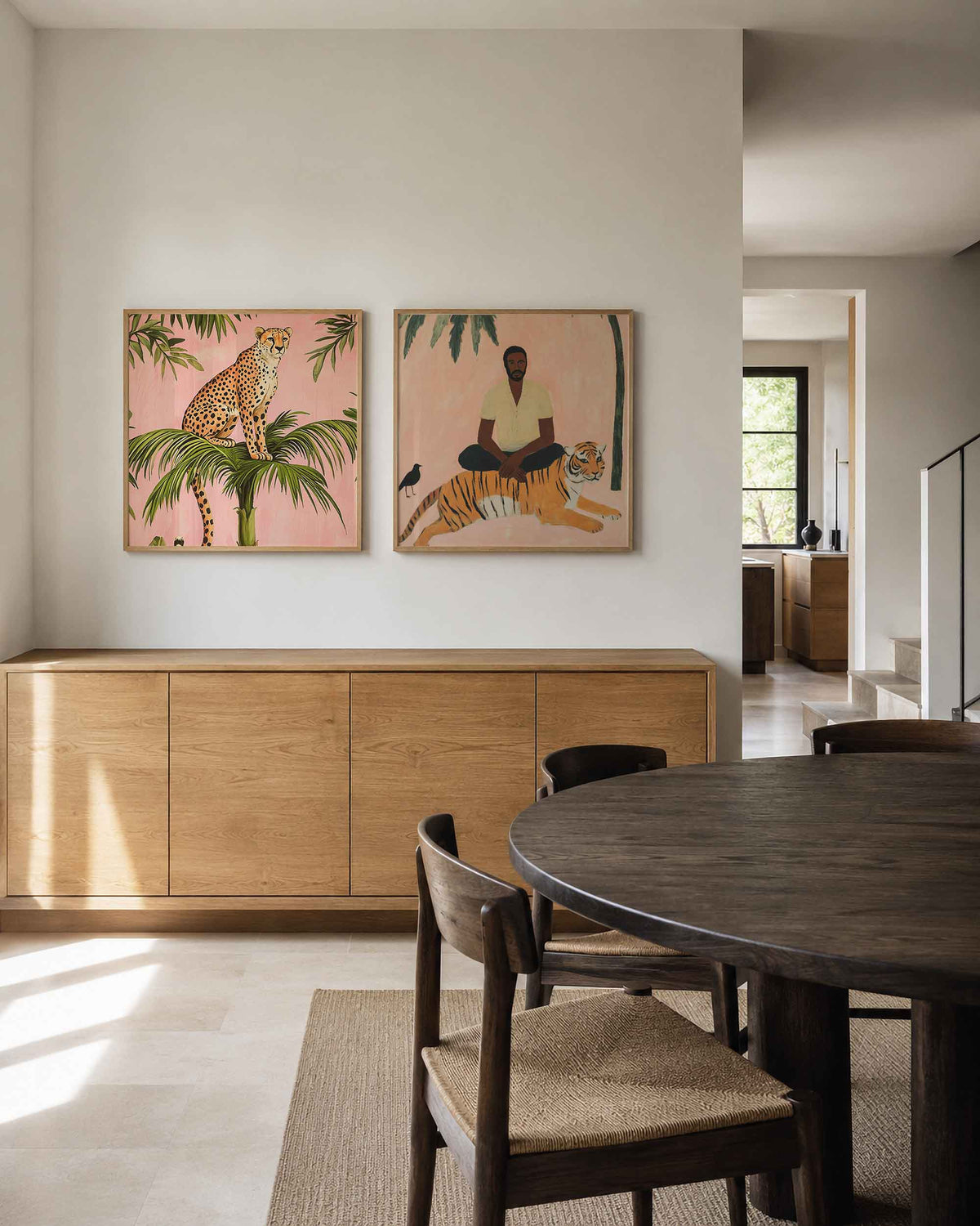 Interieurpresentatie van een tweedelige vierkante posterset met junglekatten
