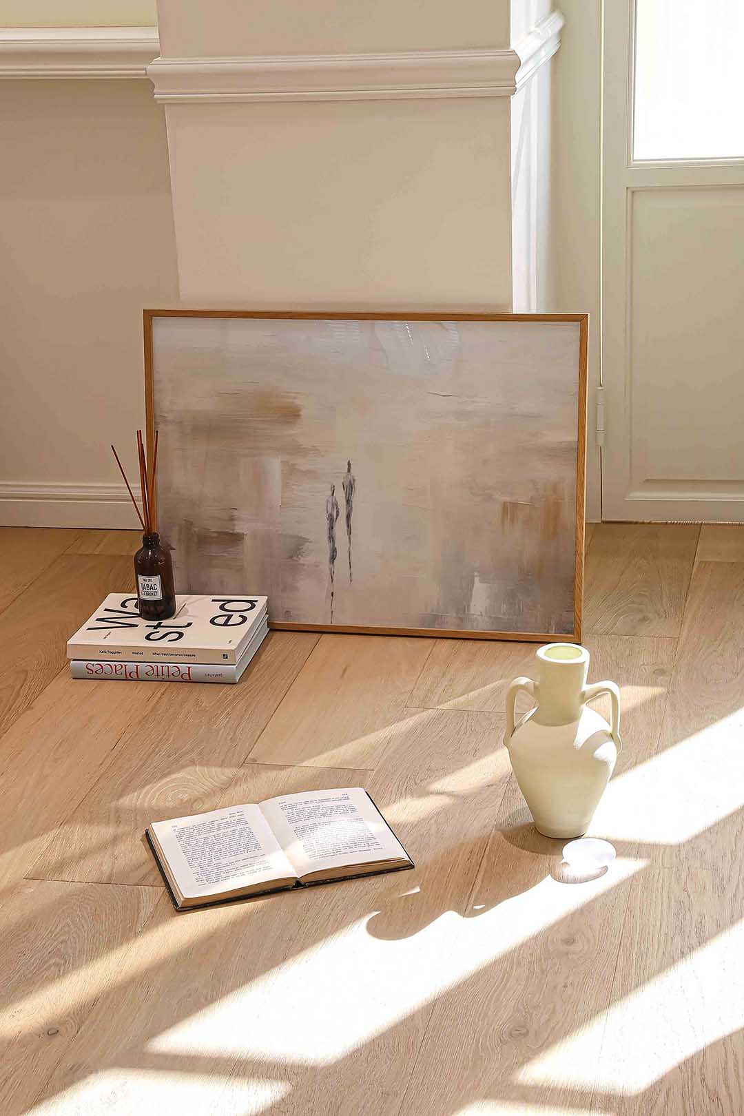 Twee figuren in beige landschap Poster