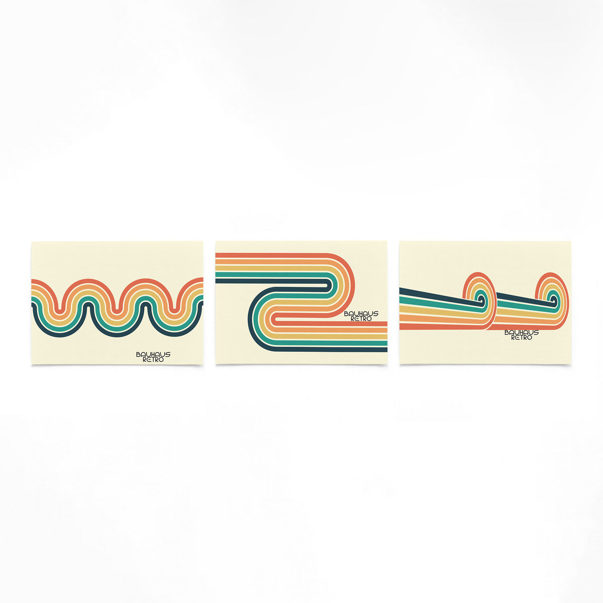Drie landscape posters met gestreepte kleurbogen als vrijstaande productfoto