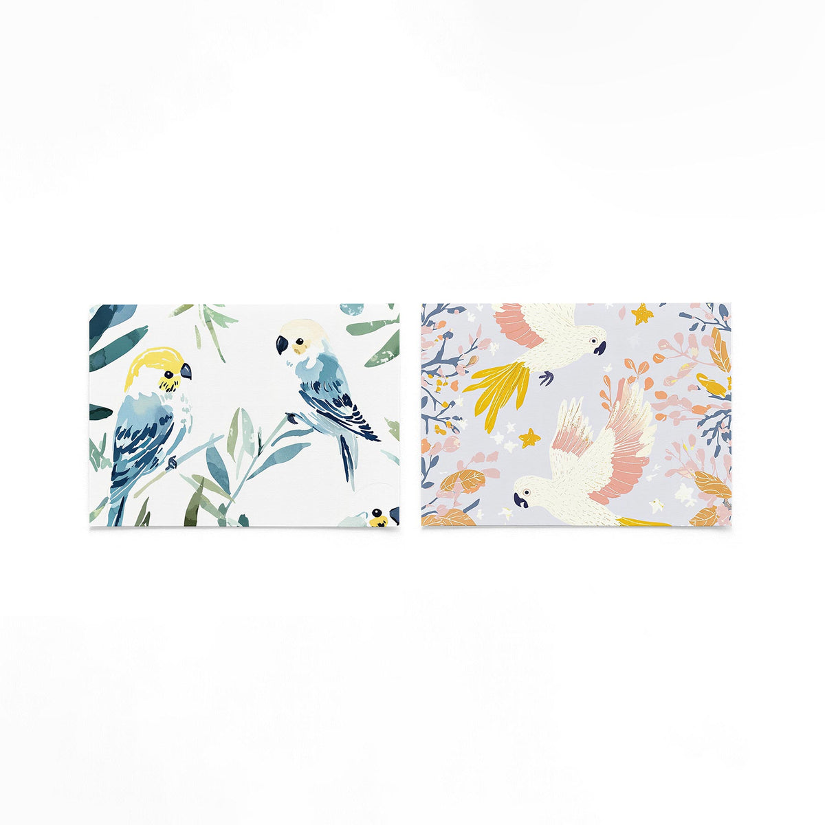 Twee liggende posters met twee vogels in zachte tinten blauw en geel op een gebroken witte achtergrond