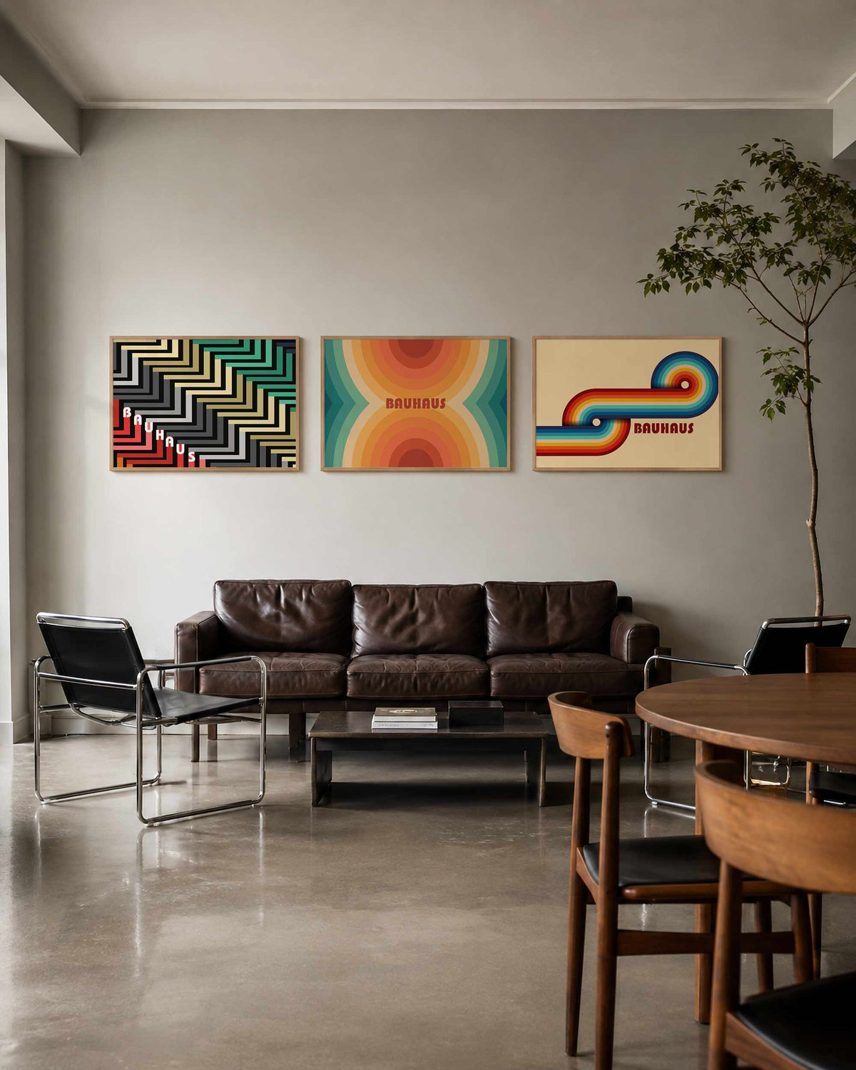 Interieurmockup van drieluik landscape-posterset met kleurbanen en ritme