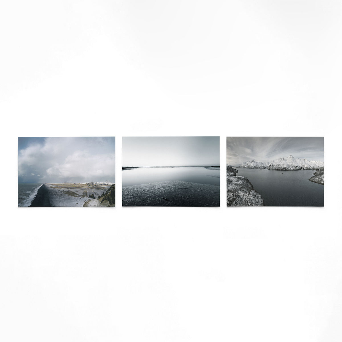 Productfoto van drie liggende posters met stilte aan de kust – Gerald Emming