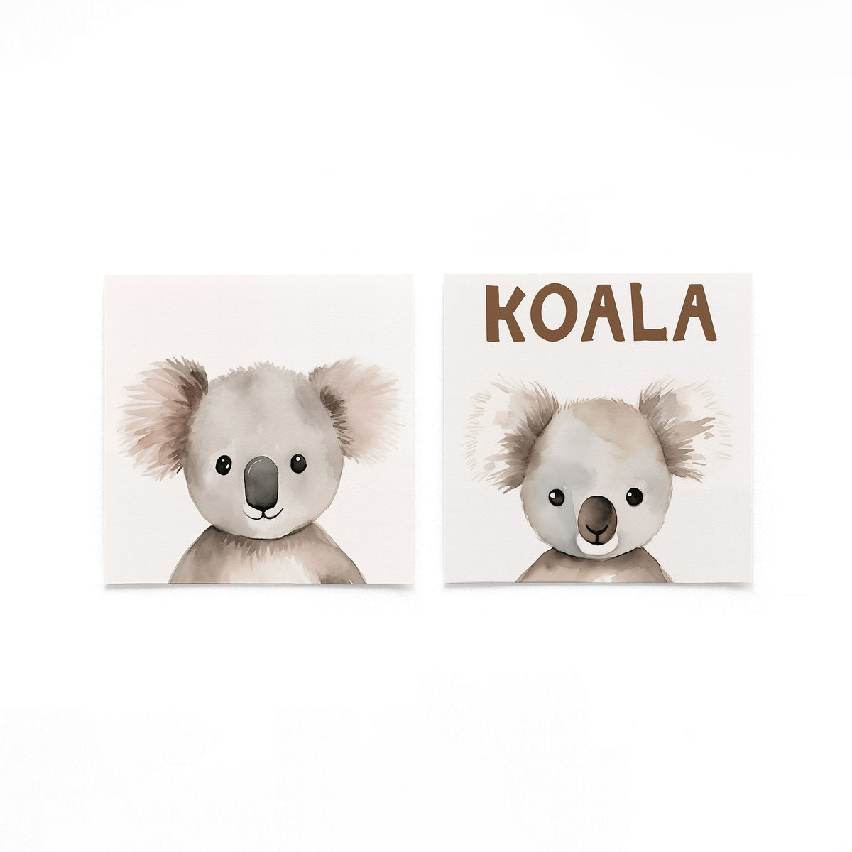 Twee vierkante posters met koala portretten op een gebroken witte achtergrond