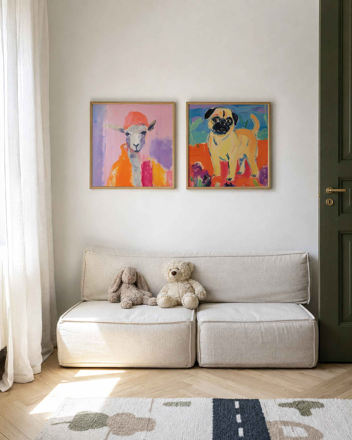 Interieurpresentatie van een tweedelige vierkante posterset met geit en mopshond