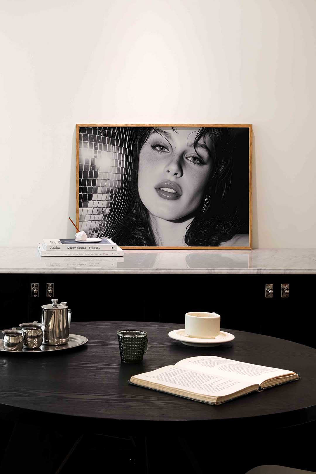 Portret met discobal Poster