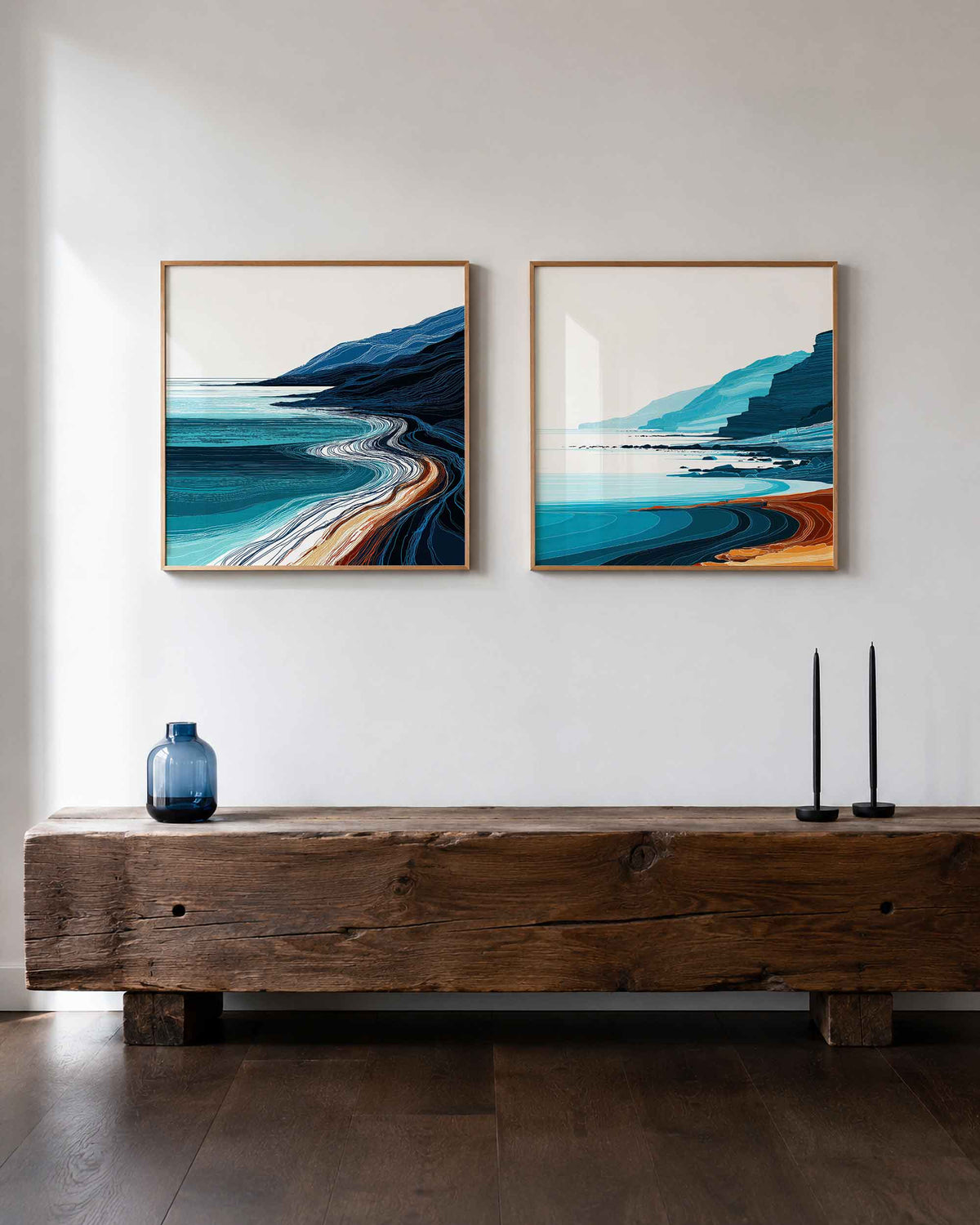 Interieurpresentatie van een tweedelige vierkante posterset met kustlandschap