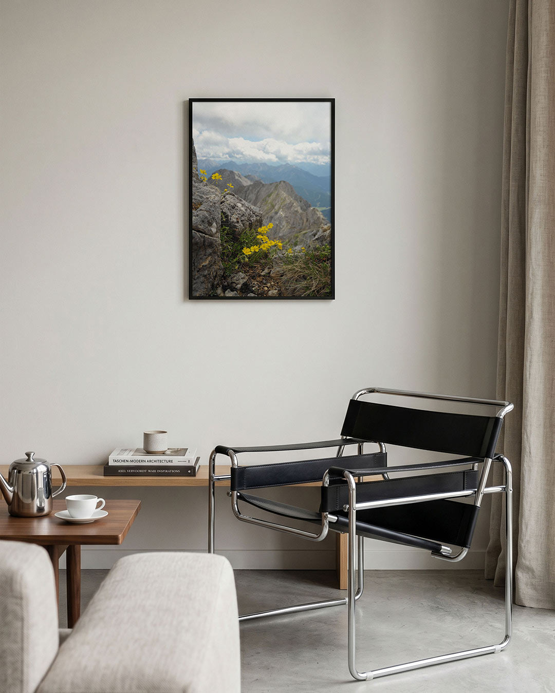 Berglandschap met bloemen Poster