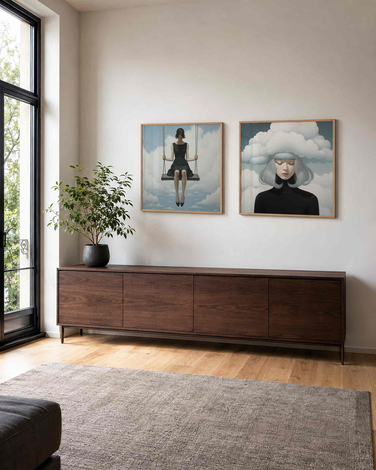 Interieurpresentatie van een tweedelige vierkante posterset met vrouwen tussen wolken