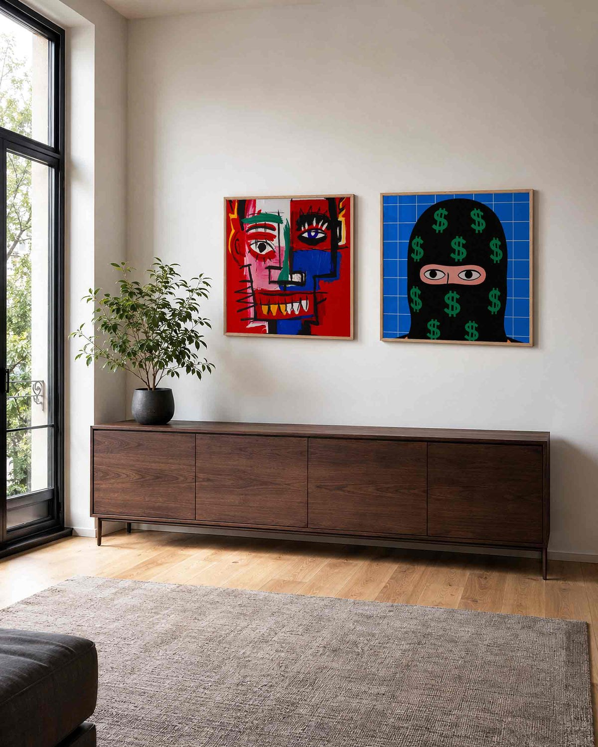 Interieurpresentatie van een tweedelige vierkante posterset met gezichten en geld
