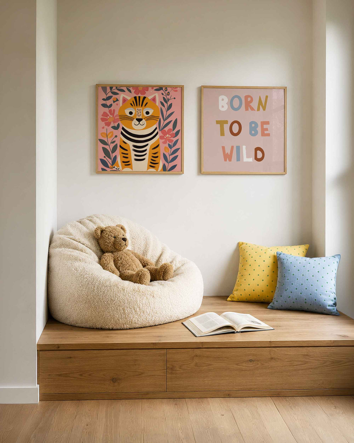 Interieurpresentatie van een tweedelige vierkante posterset met tijger en born to be wild