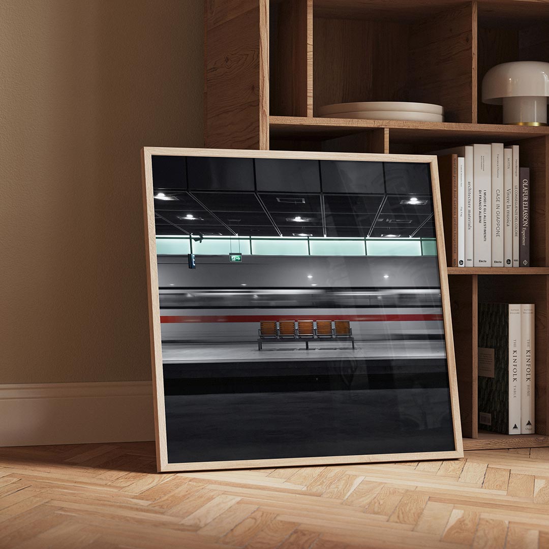 Stille station scene Poster