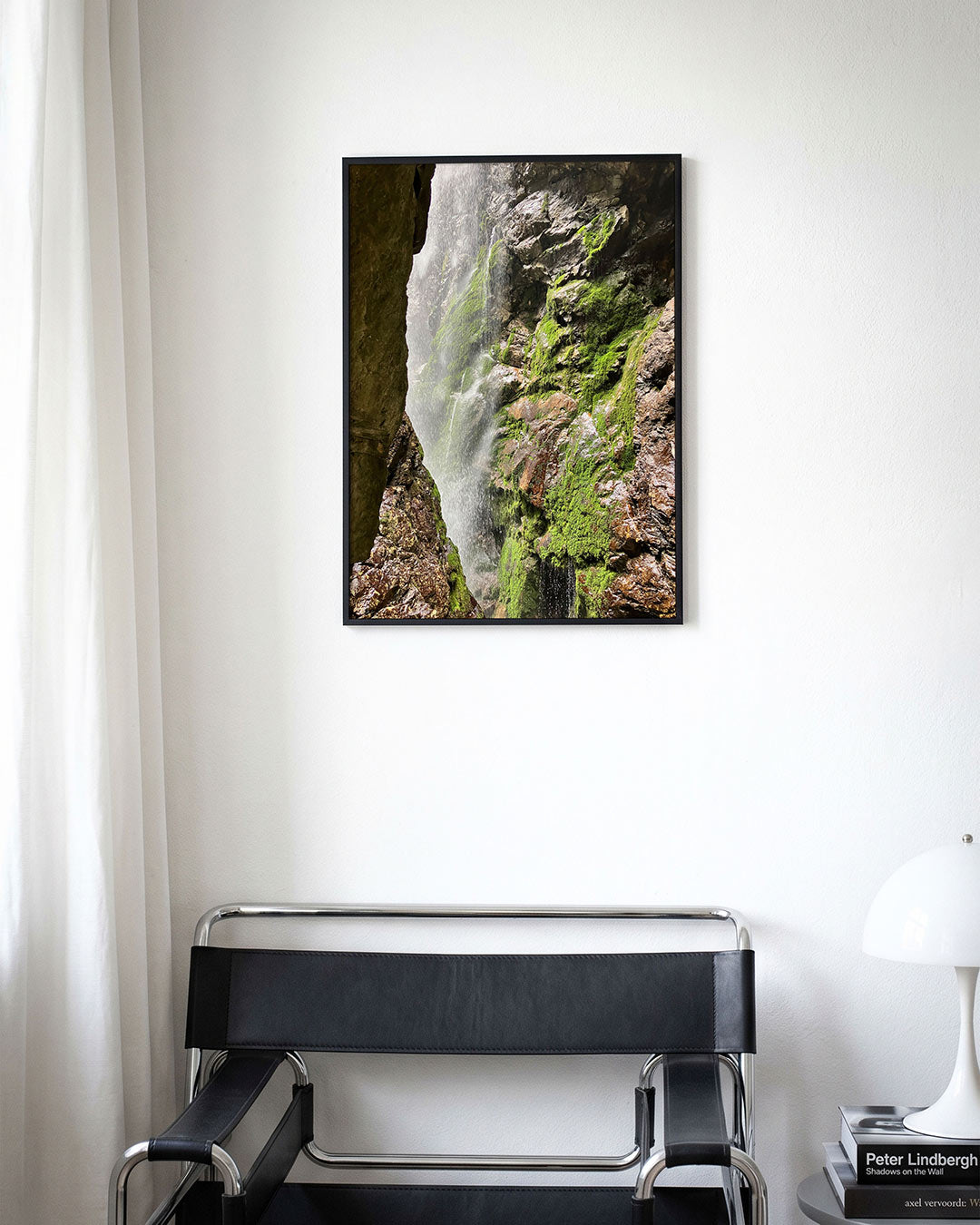 Rotsachtige waterval Poster