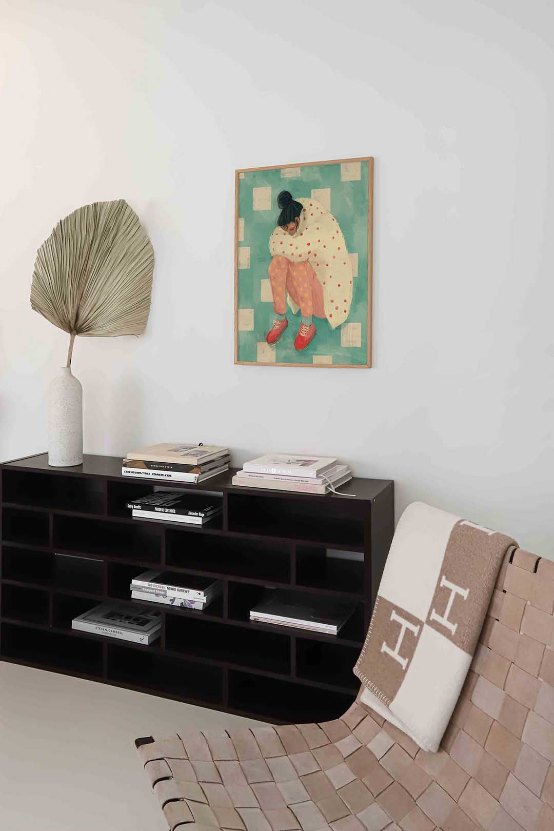 Vrouw in stippenjas Poster