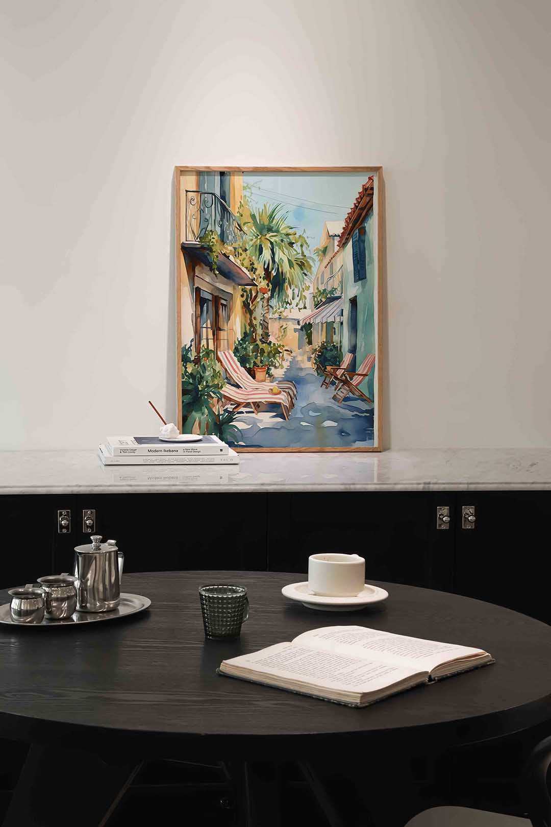 Zomerse straat met ligstoelen Poster