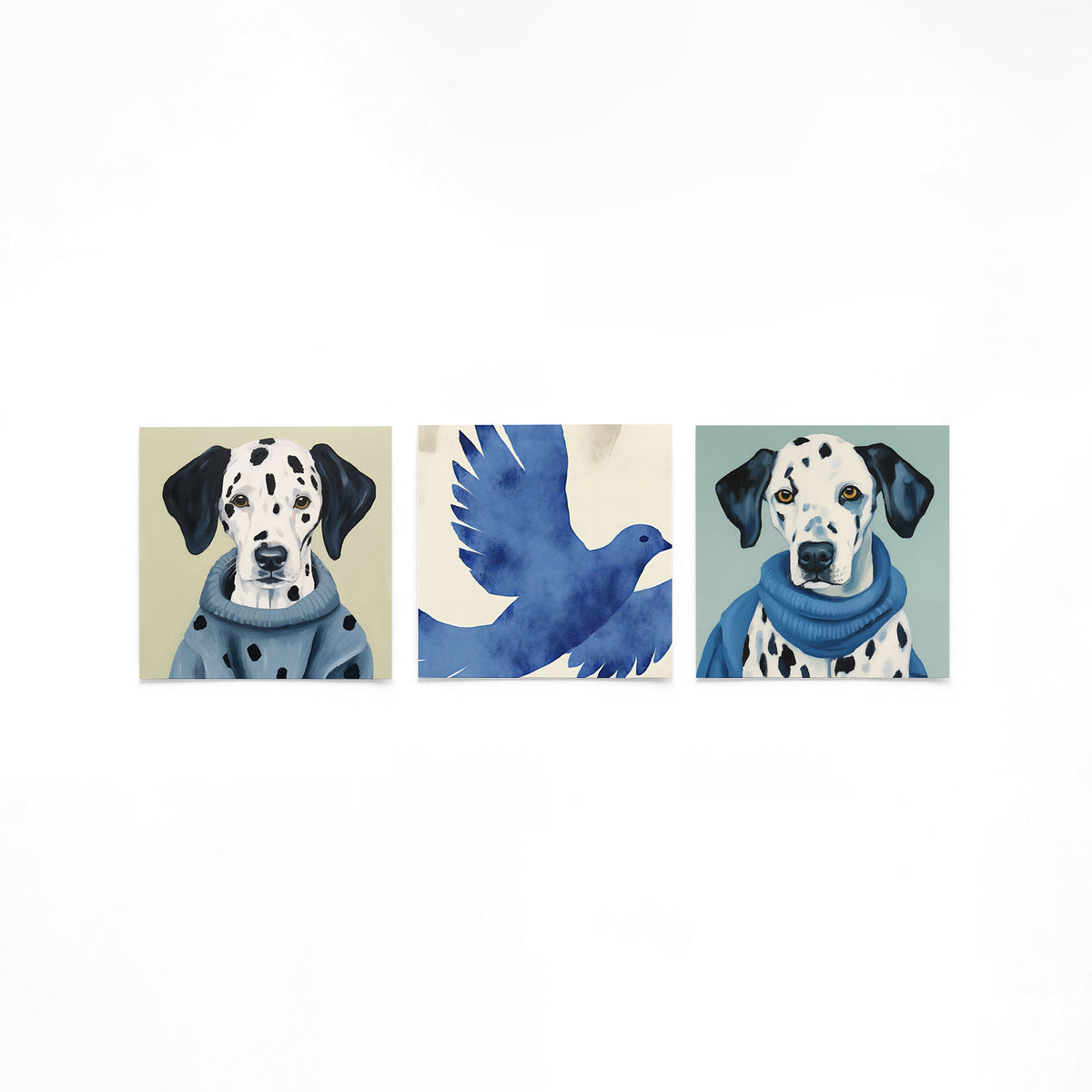 Drie vierkante posters met dalmatiërs en vogel op een gebroken witte achtergrond